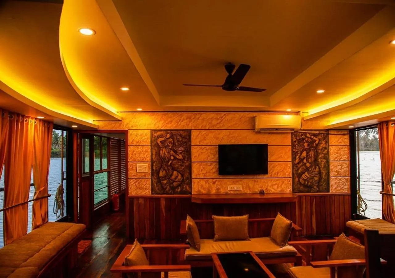 Hotel Vembanad Houseboat Kumarakom Botel